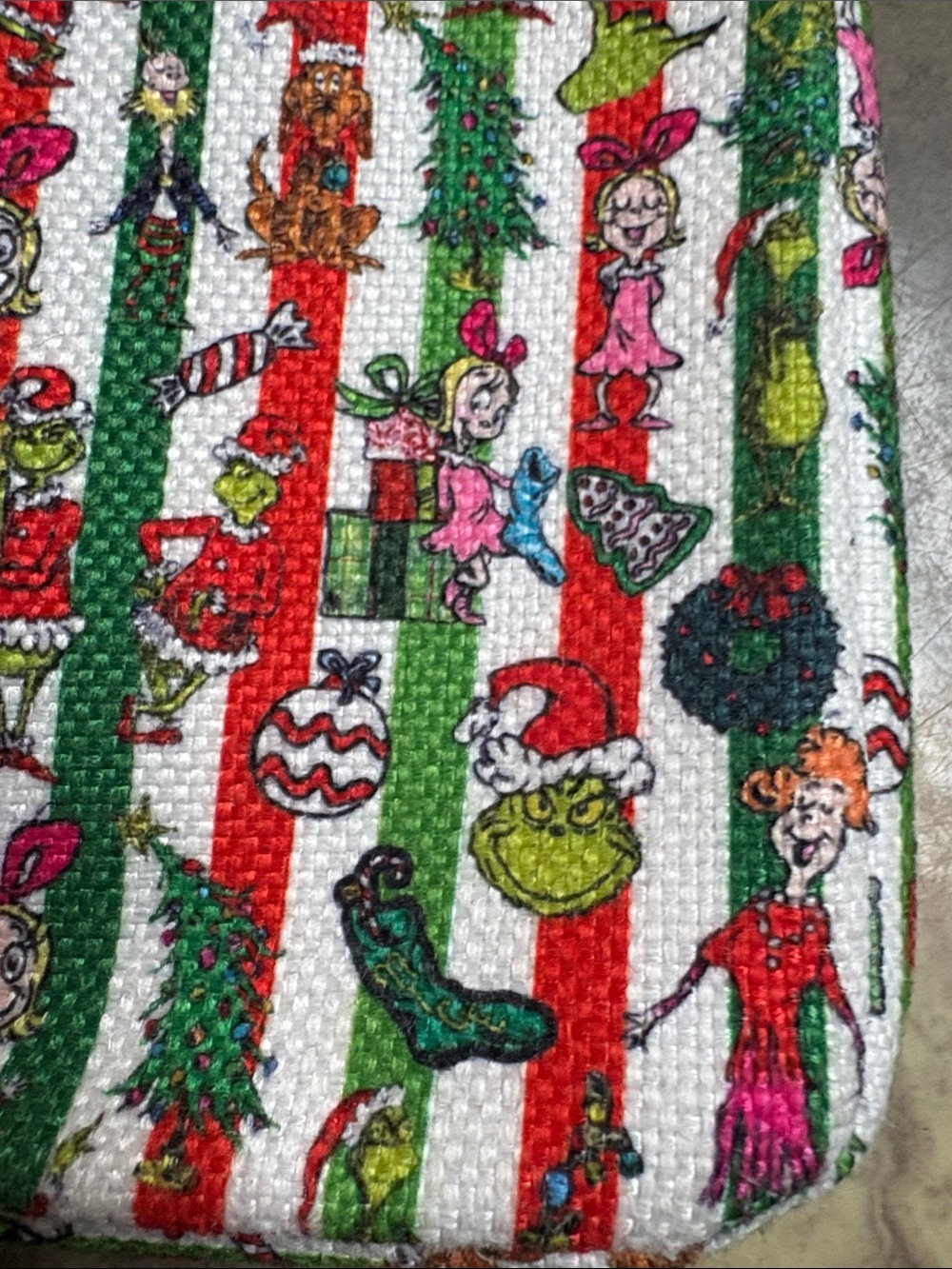 Dr. Seuss Xmas Grinch crossbody - Picture 2 of 5